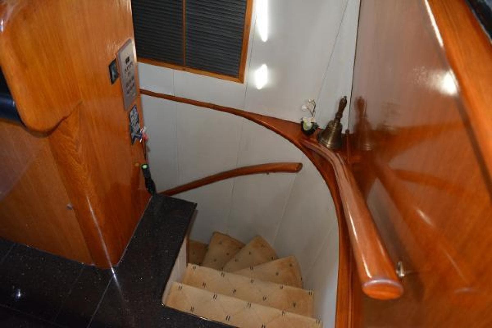 1989 Viking Motor Yacht — photo 58