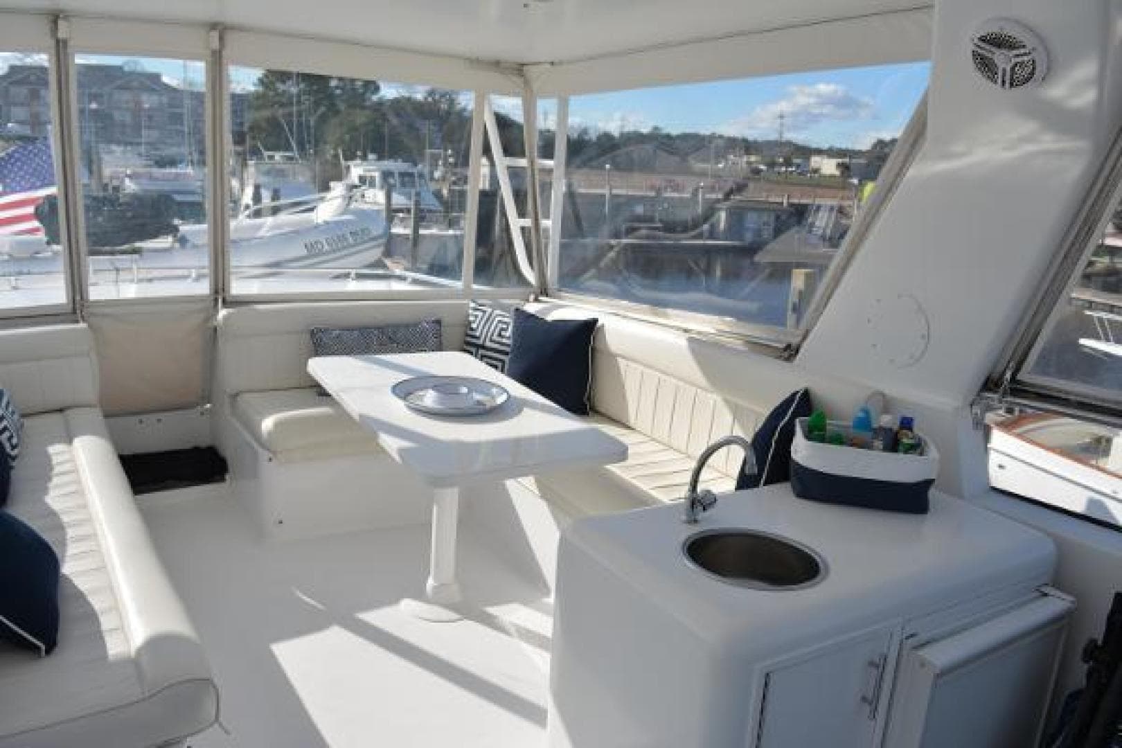 1989 Viking Motor Yacht — photo 25