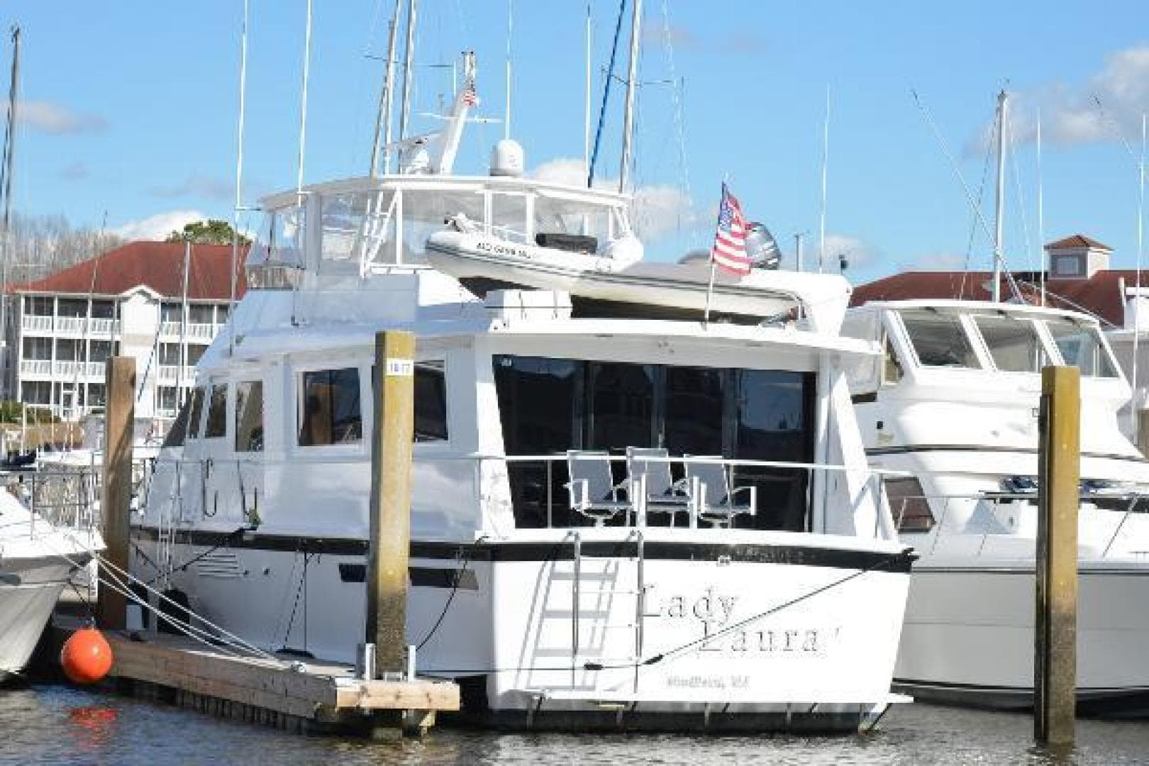 1989 Viking Motor Yacht — photo 9