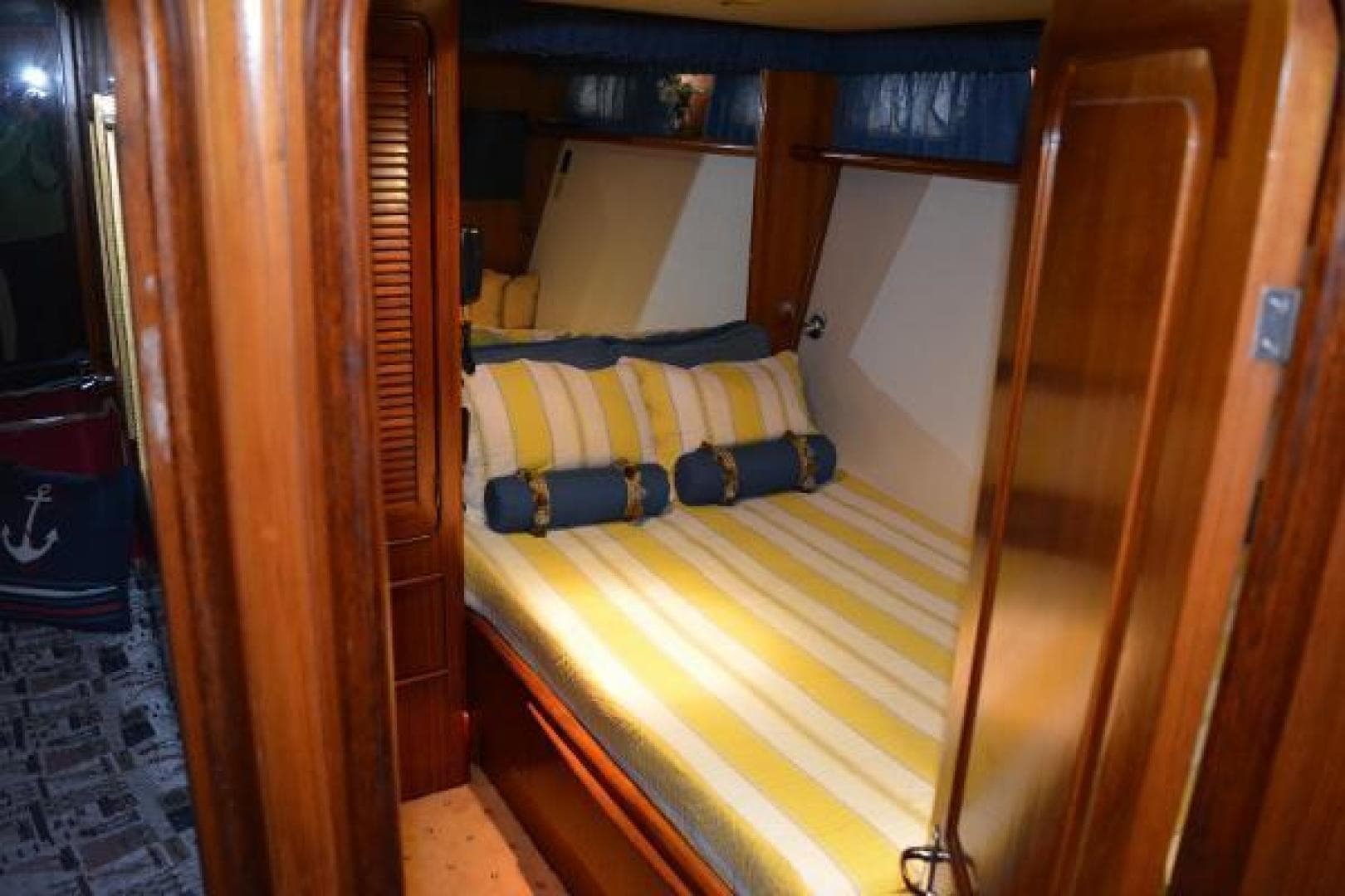 1989 Viking Motor Yacht — photo 62