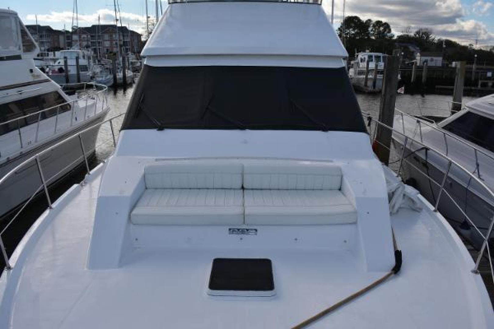 1989 Viking Motor Yacht — photo 15