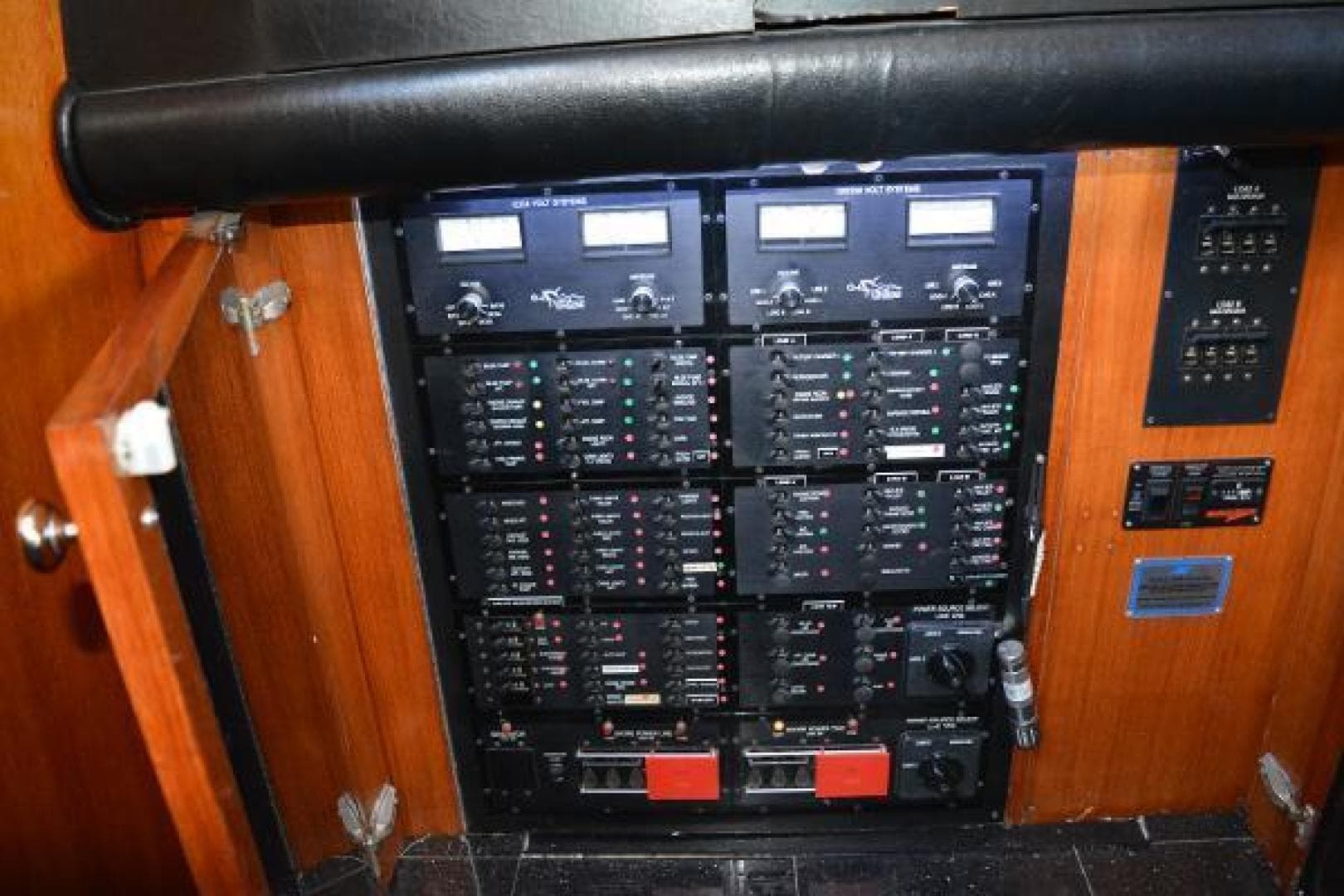 1989 Viking Motor Yacht — photo 46