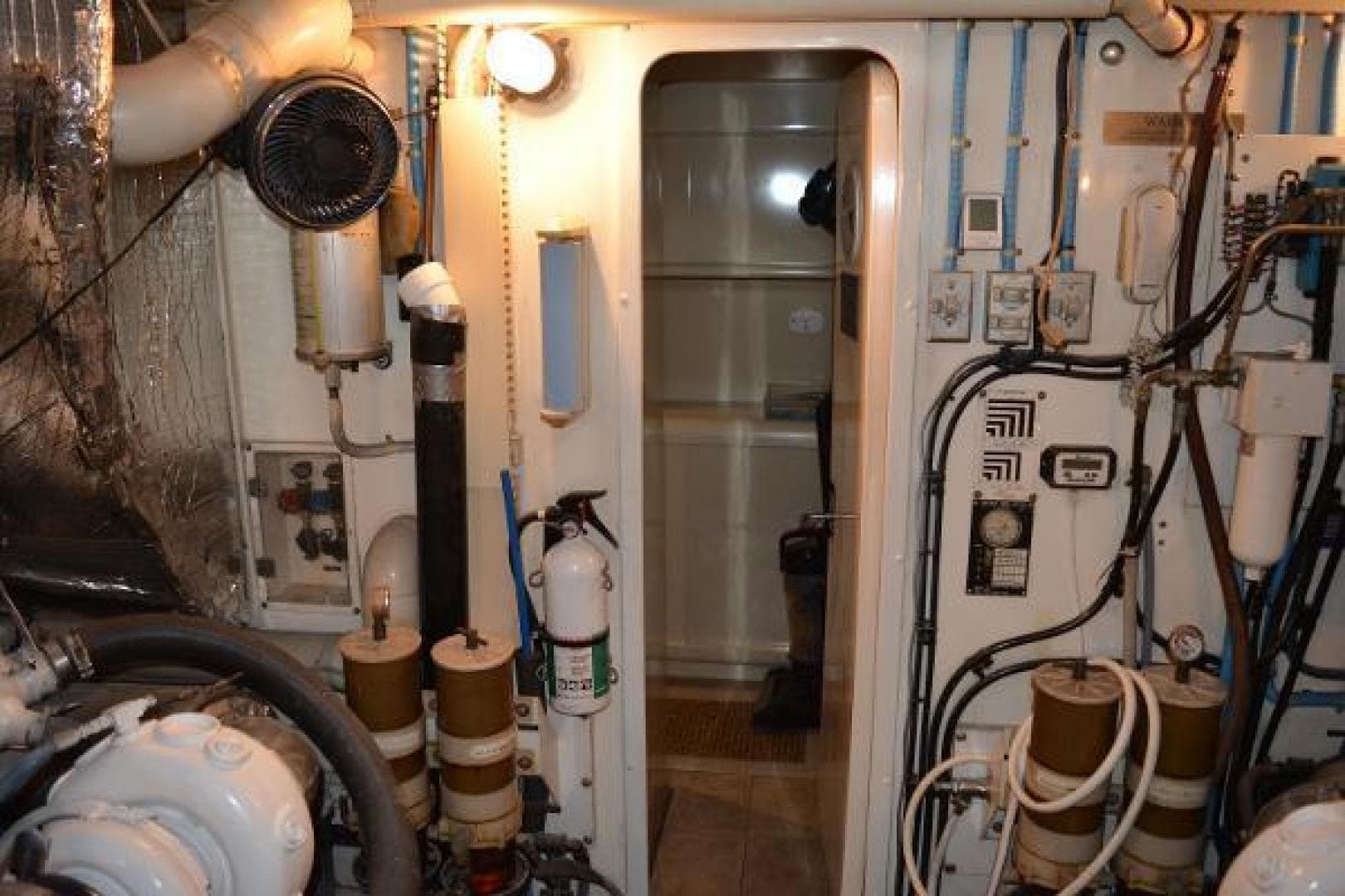 1989 Viking Motor Yacht — photo 98