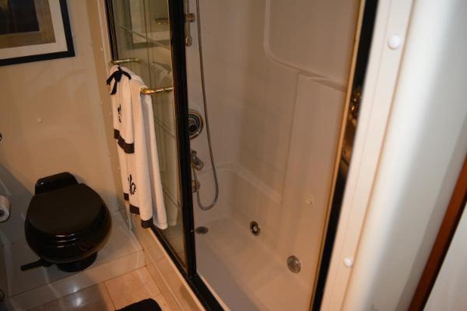 1989 Viking Motor Yacht — photo 84