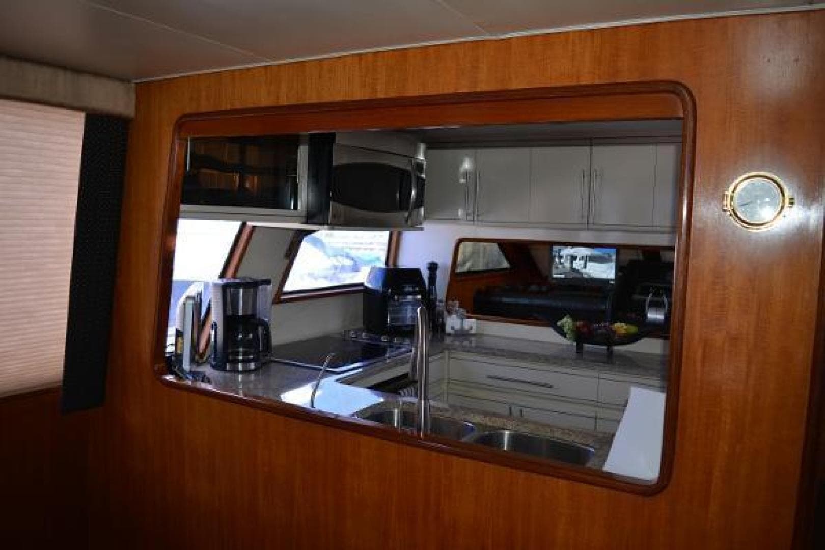 1989 Viking Motor Yacht — photo 51