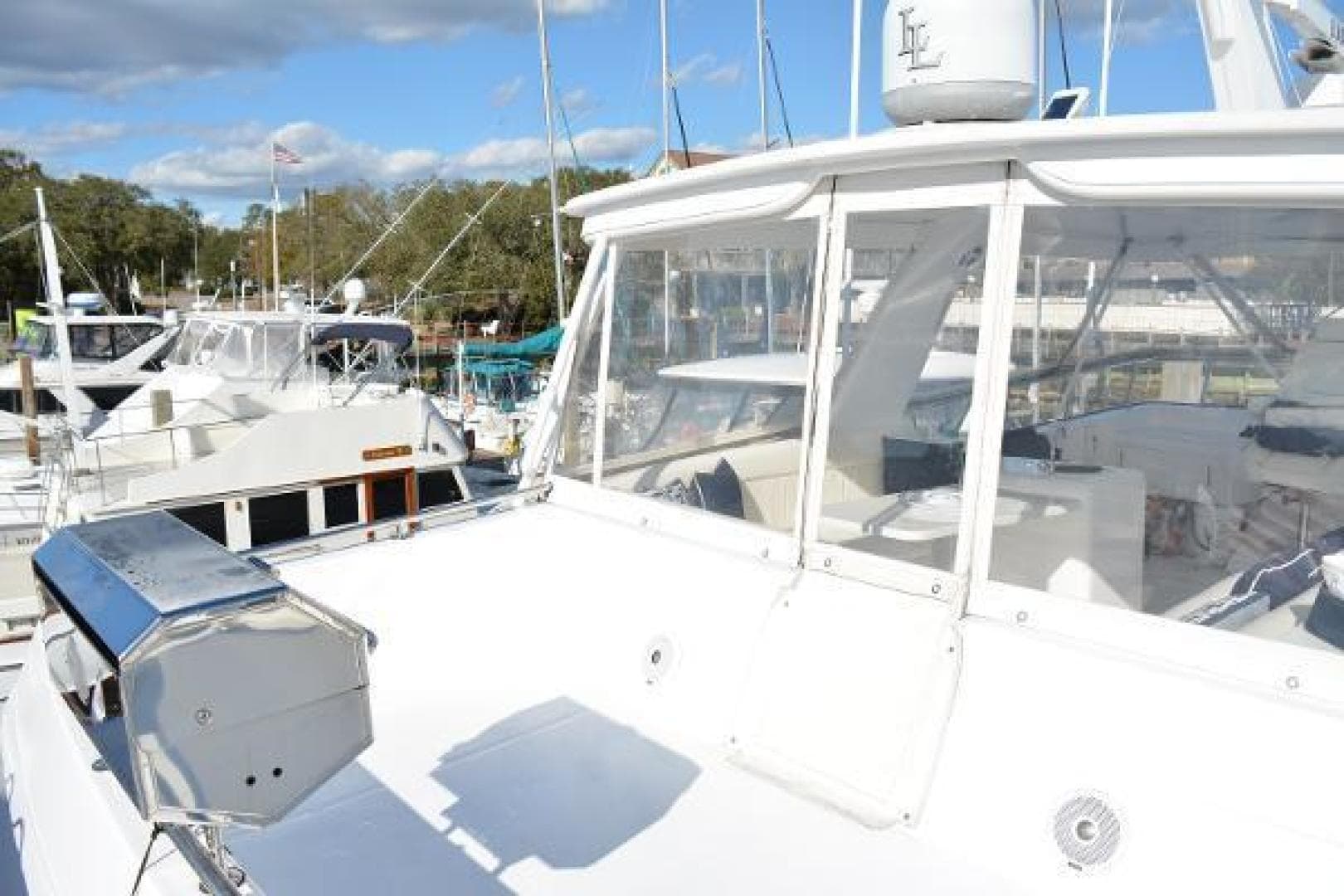 1989 Viking Motor Yacht — photo 30