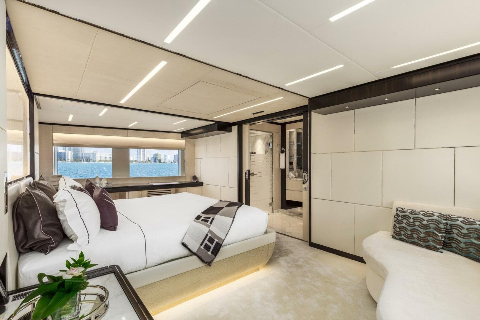 2022 Majesty Yachts 120 — photo 11