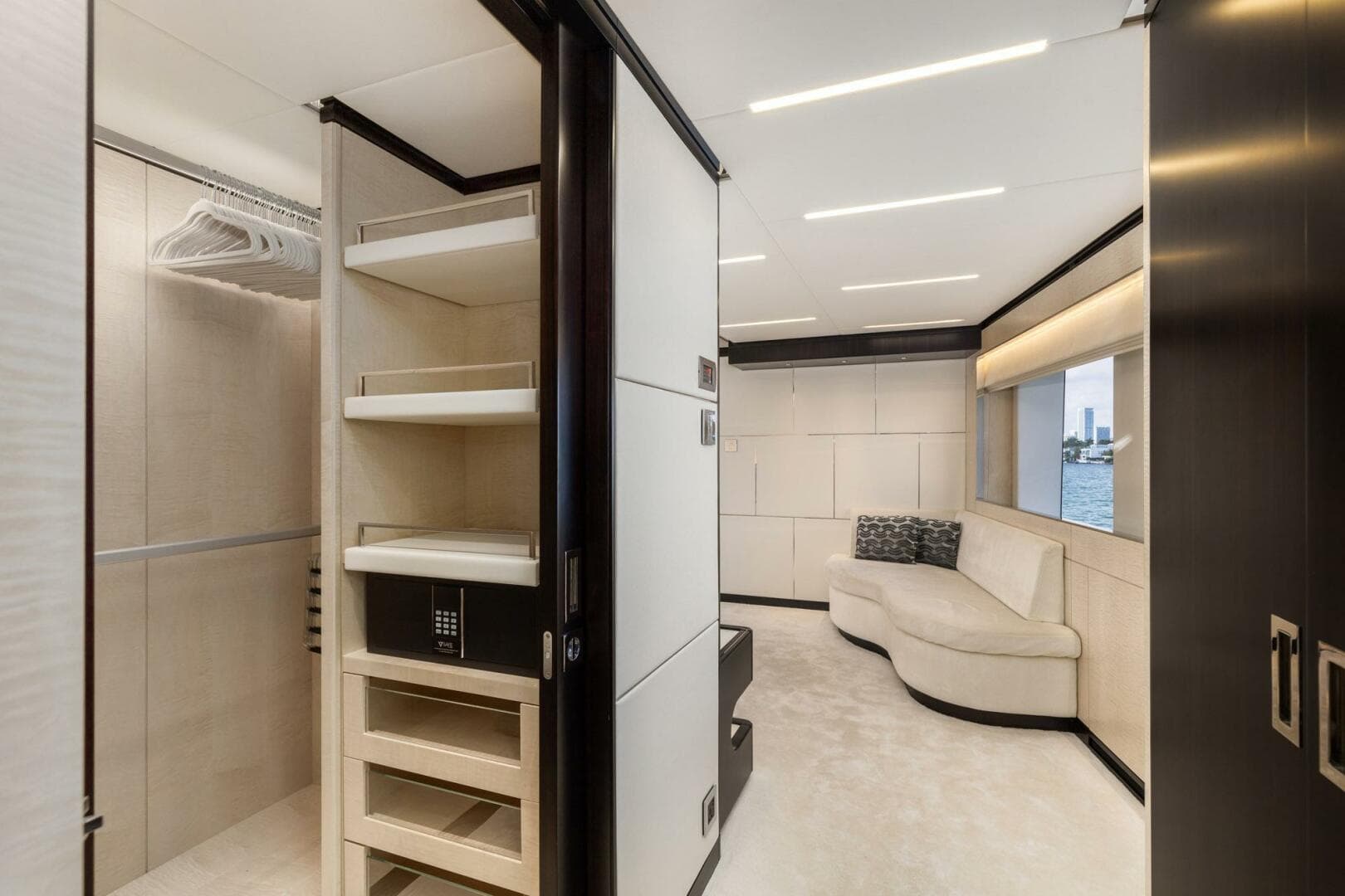 2022 Majesty Yachts 120 — photo 12