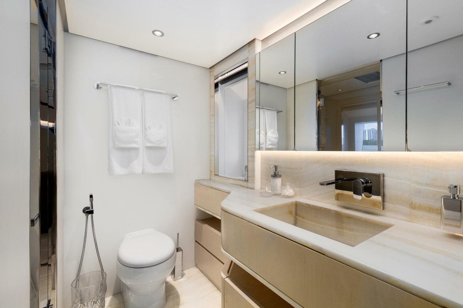 2022 Majesty Yachts 120 — photo 24