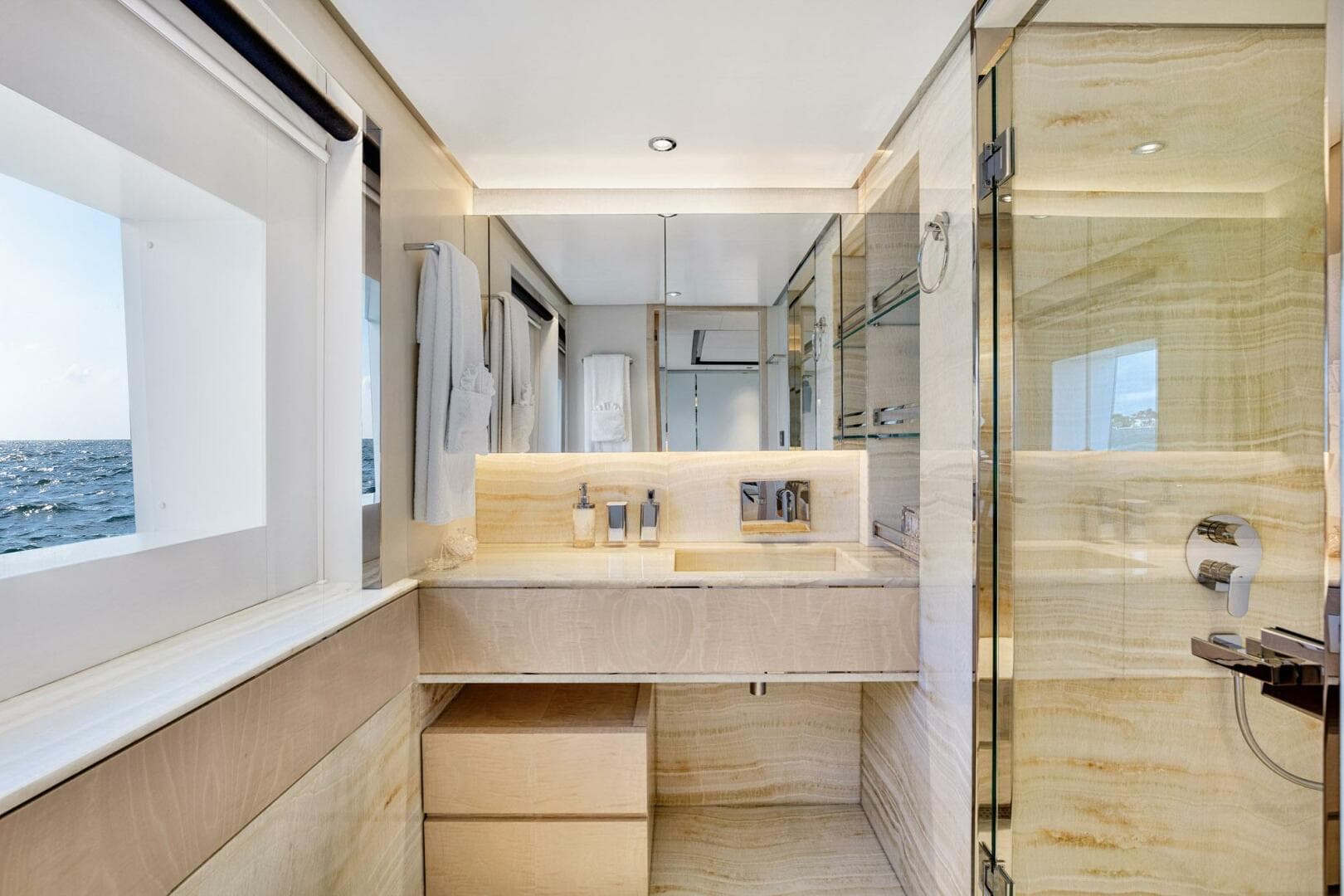 2022 Majesty Yachts 120 — photo 17