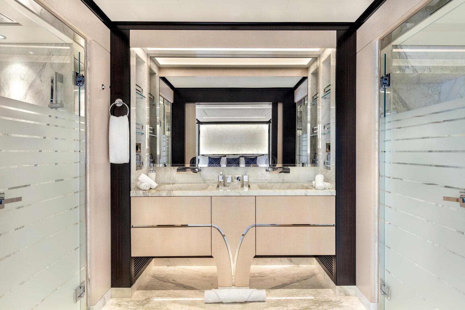 2022 Majesty Yachts 120 — photo 13