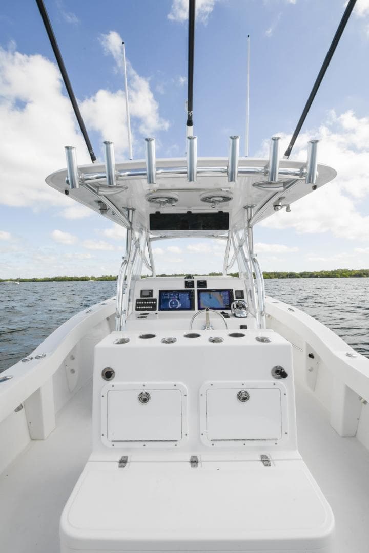 2019 Ocean Master 336 Center Console — photo 10