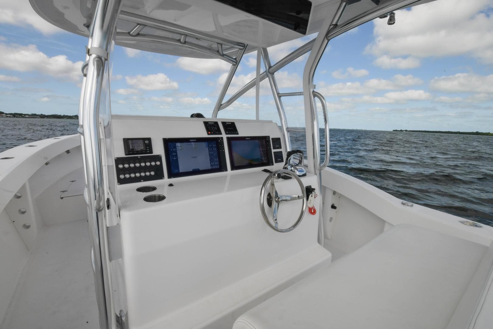 2019 Ocean Master 336 Center Console — photo 11