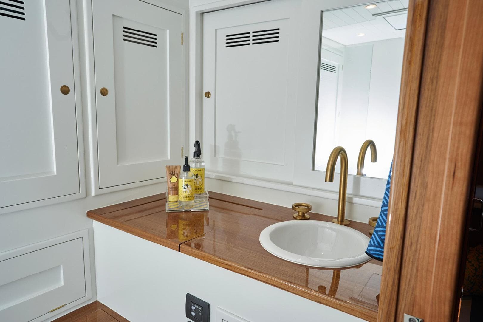 2026 Barton & Gray Daychaser 48 — photo 19