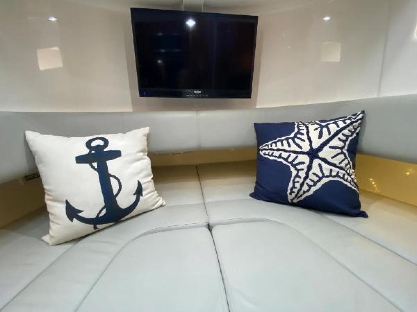 2016 Regulator 41 — photo 45