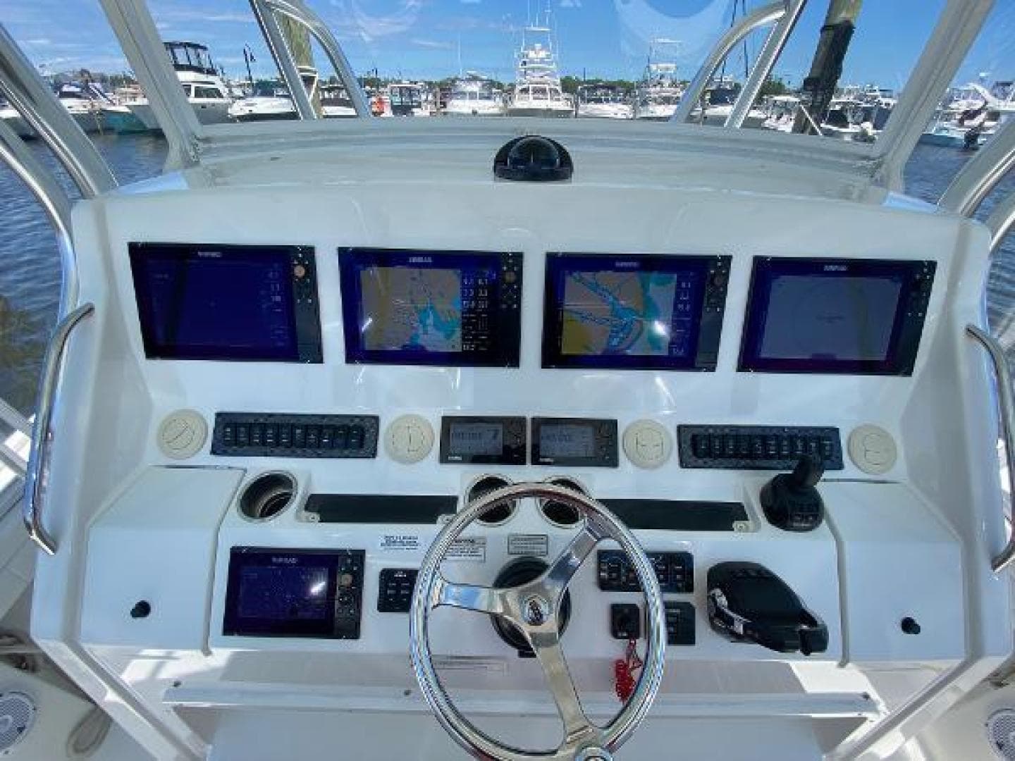 2016 Regulator 41 — photo 38