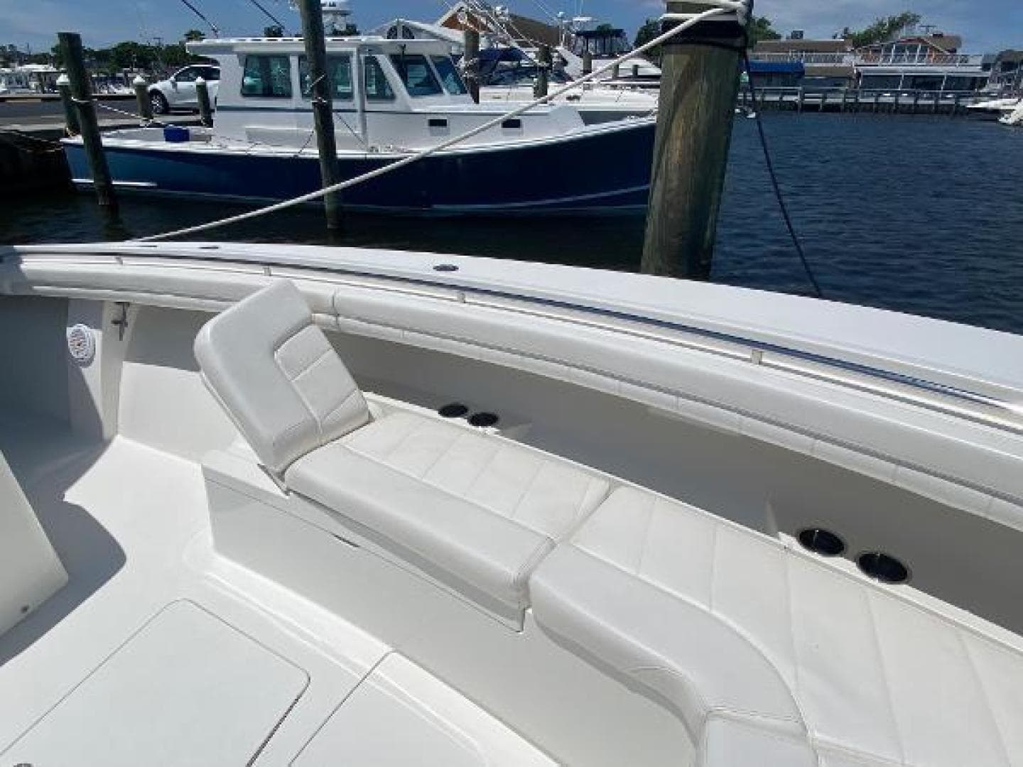 2016 Regulator 41 — photo 18