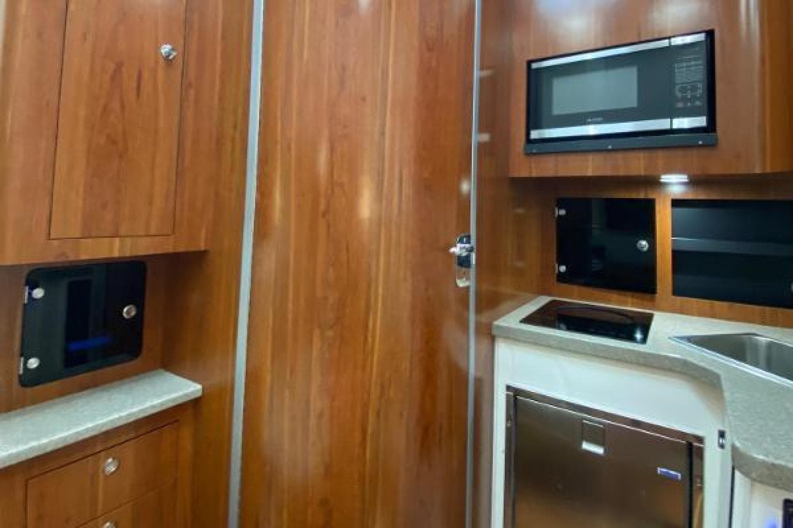 2016 Regulator 41 — photo 51