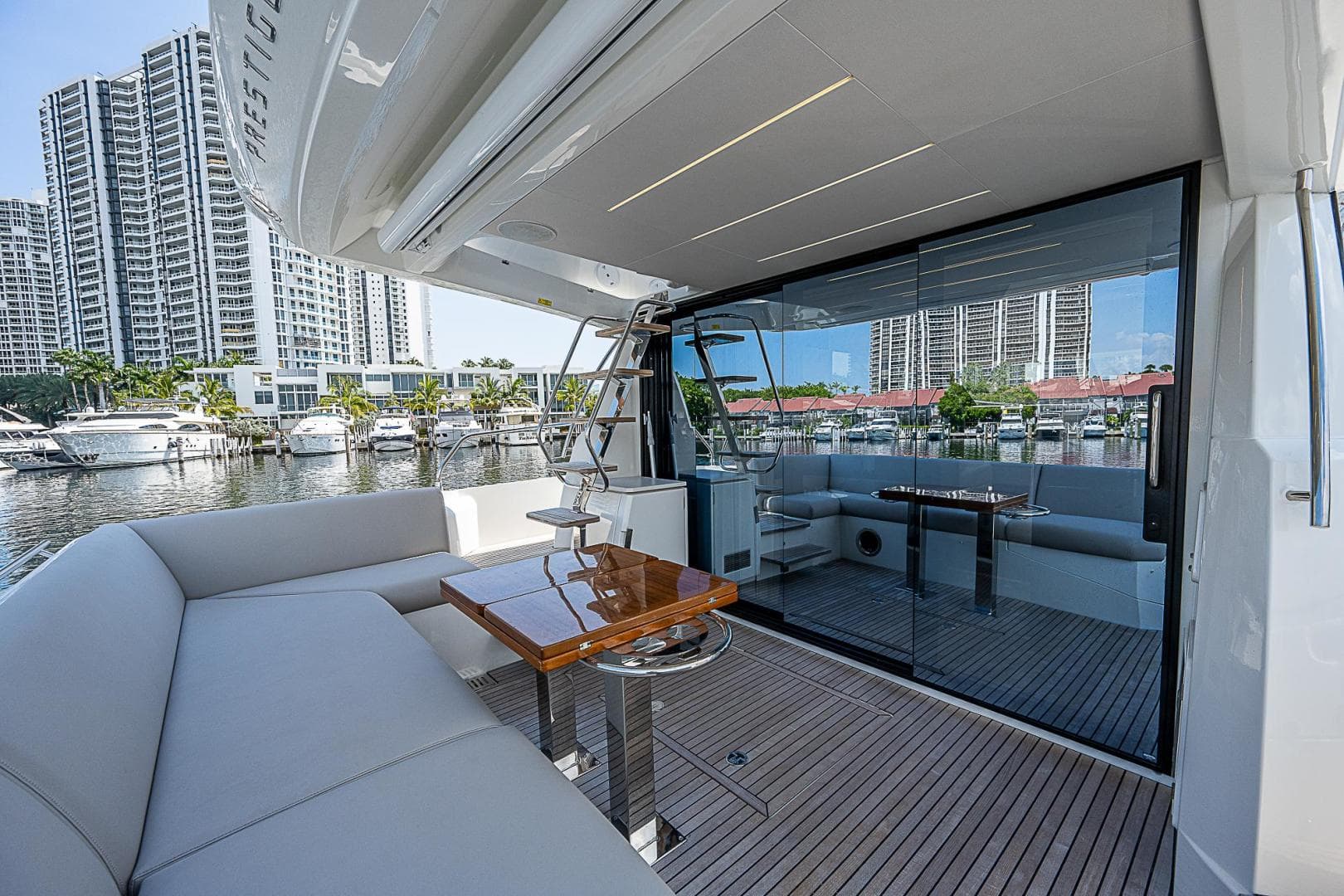 2022 Prestige 520 Flybridge — photo 7