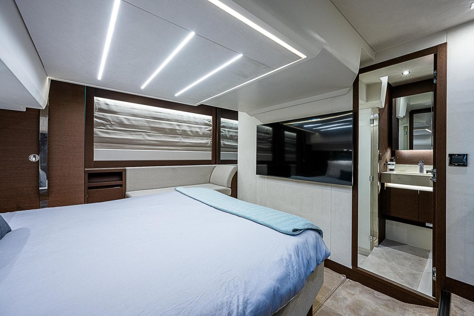 2022 Prestige 520 Flybridge — photo 26