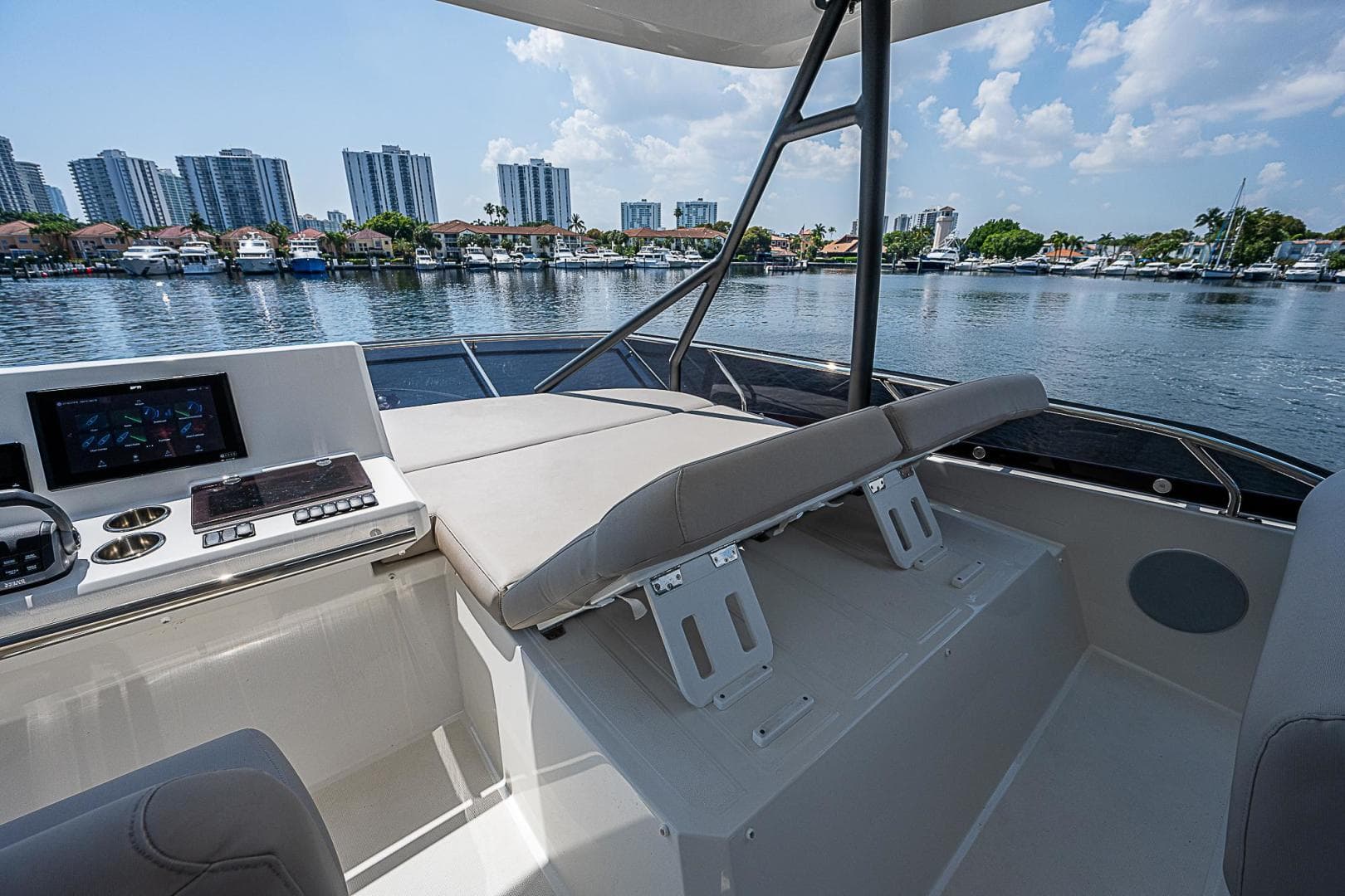 2022 Prestige 520 Flybridge — photo 15