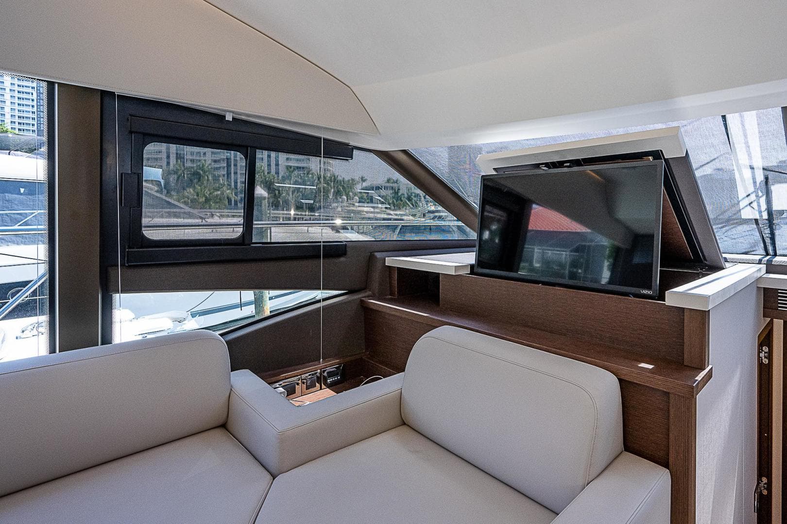 2022 Prestige 520 Flybridge — photo 25