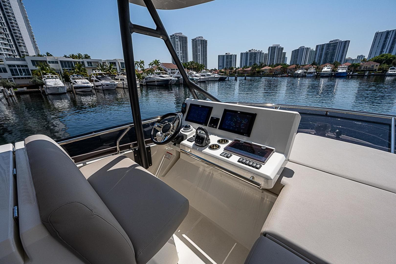 2022 Prestige 520 Flybridge — photo 14