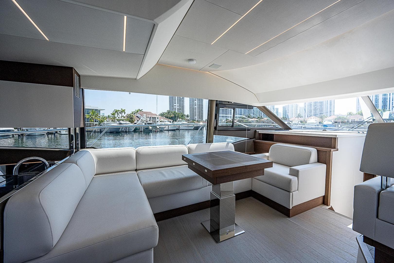 2022 Prestige 520 Flybridge — photo 20