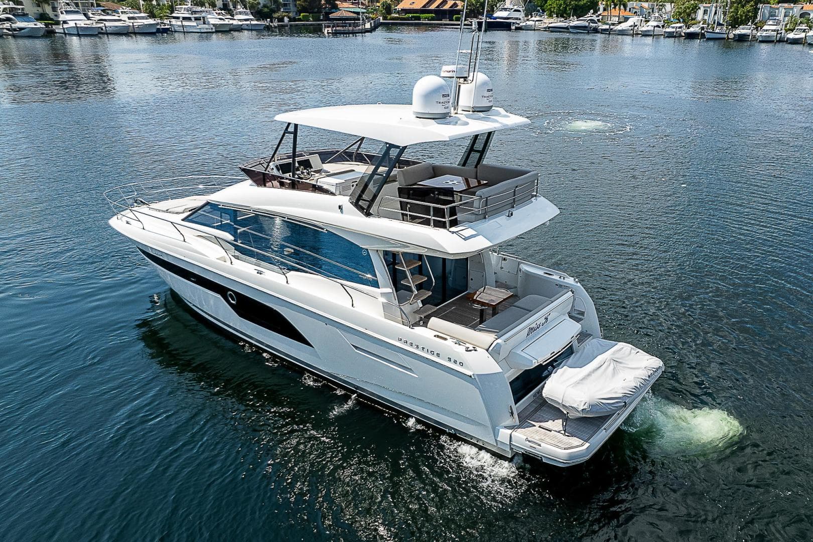 2022 Prestige 520 Flybridge — photo 2