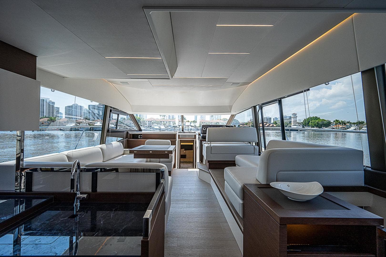 2022 Prestige 520 Flybridge — photo 17