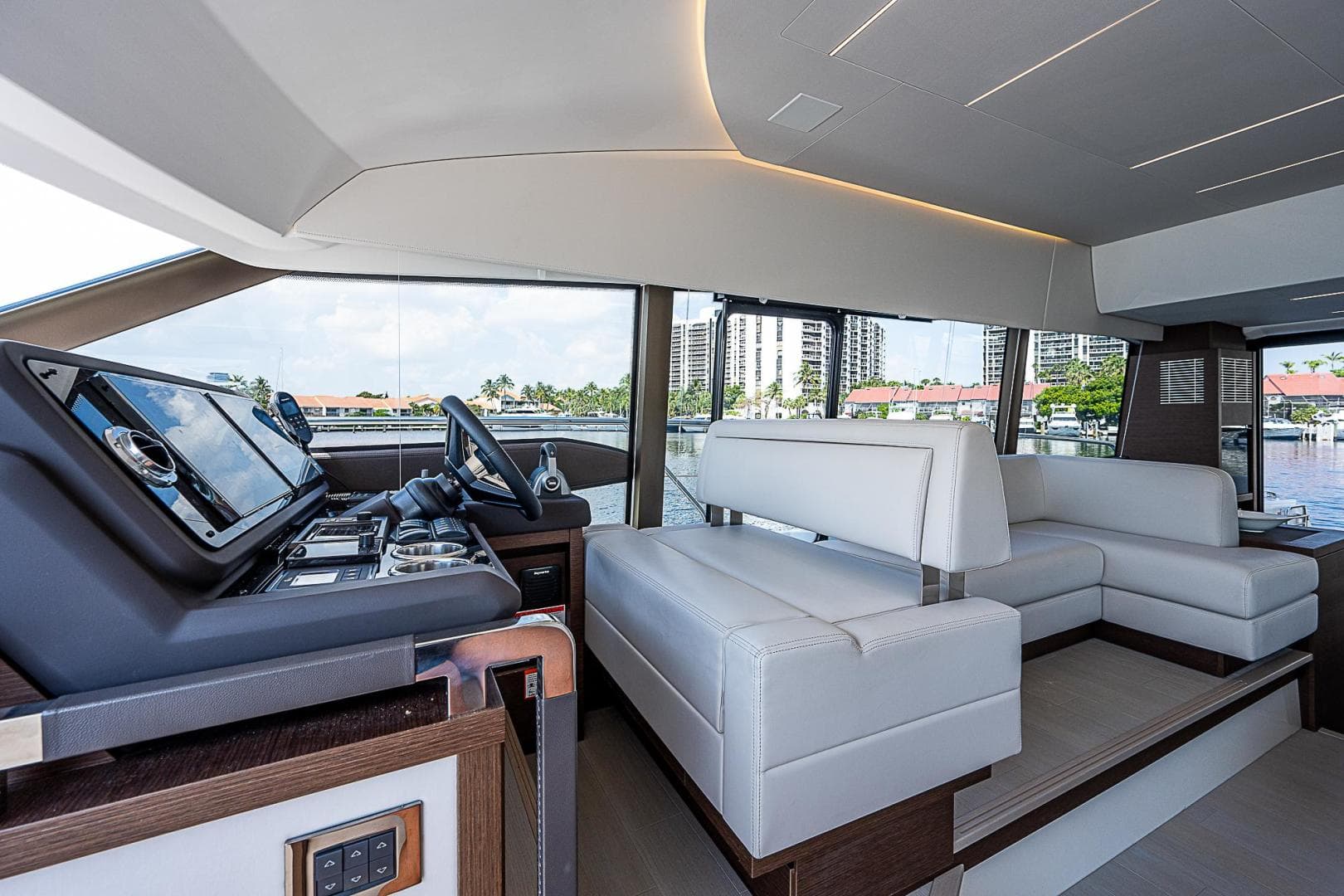 2022 Prestige 520 Flybridge — photo 23