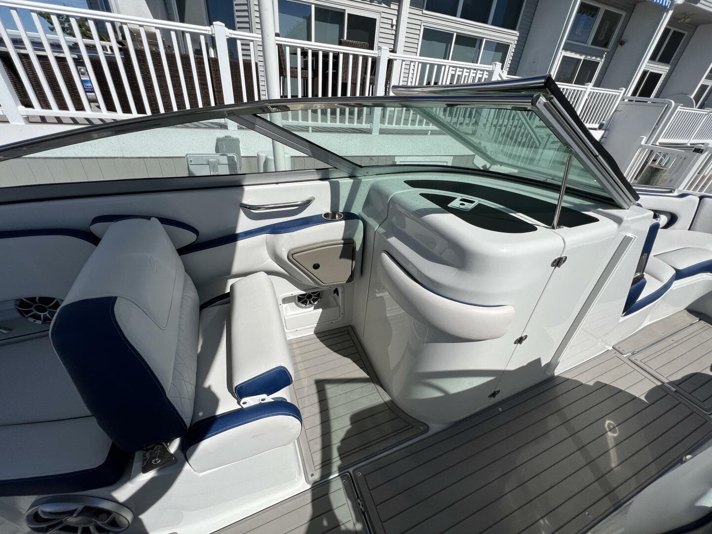 2022 Crownline E305 Xs — photo 16