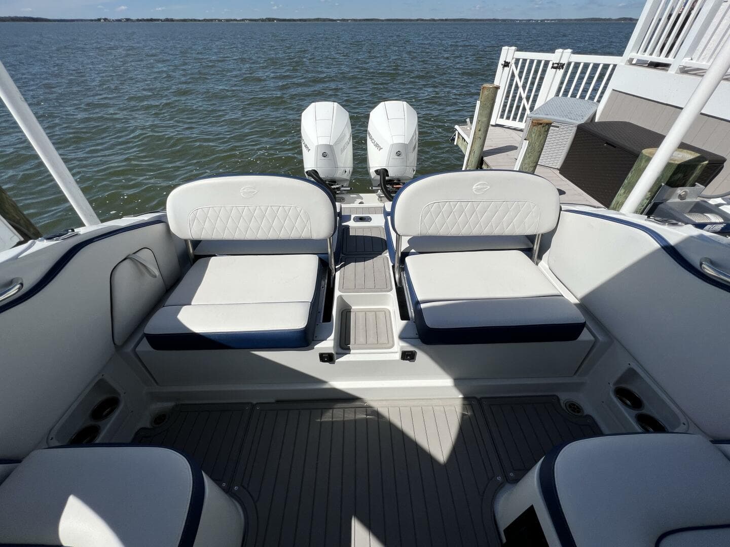 2022 Crownline E305 Xs — photo 26