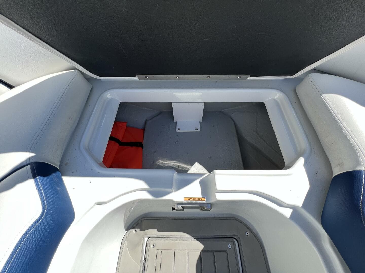 2022 Crownline E305 Xs — photo 9