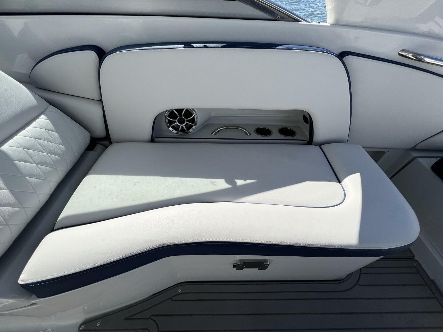 2022 Crownline E305 Xs — photo 22