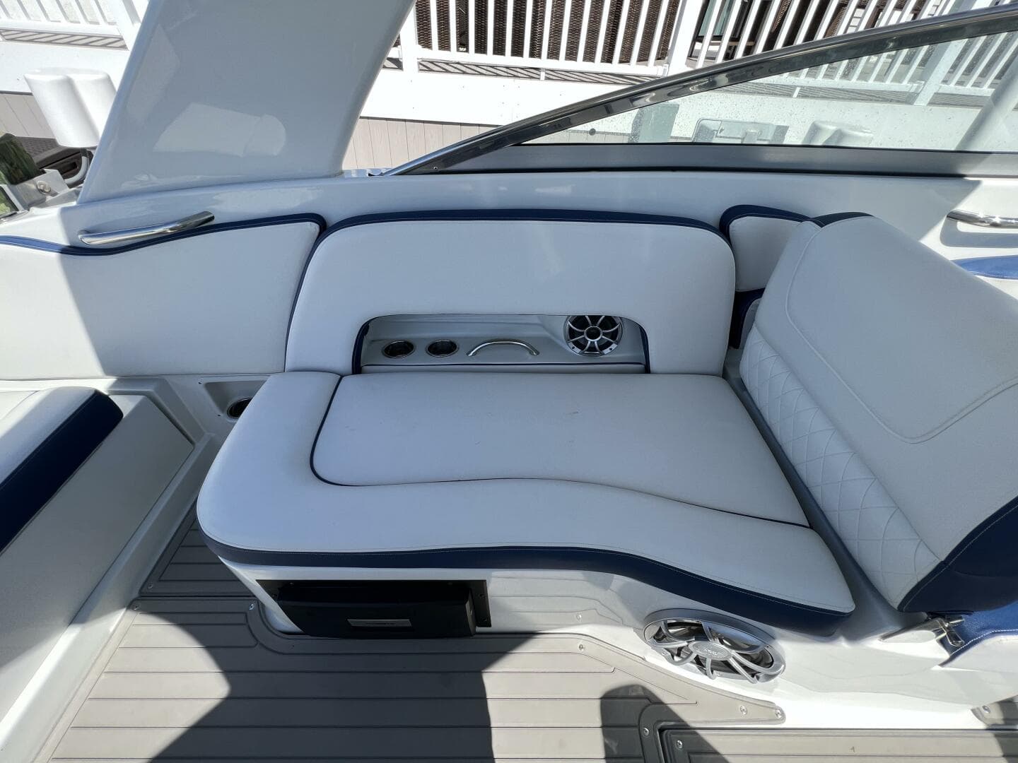 2022 Crownline E305 Xs — photo 24