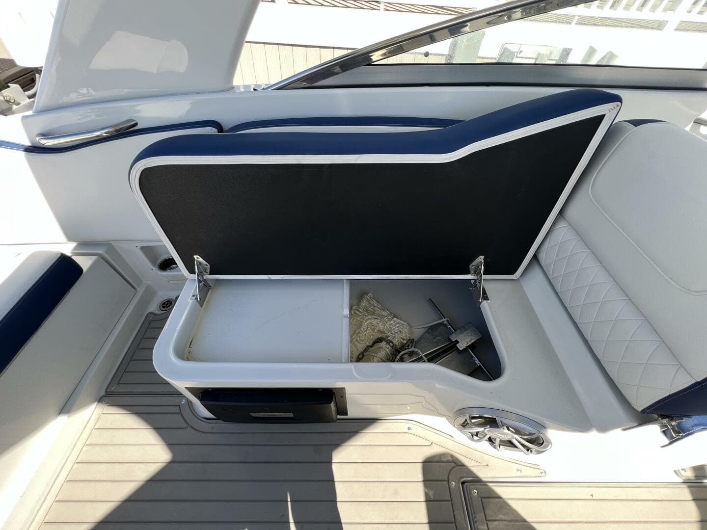2022 Crownline E305 Xs — photo 25
