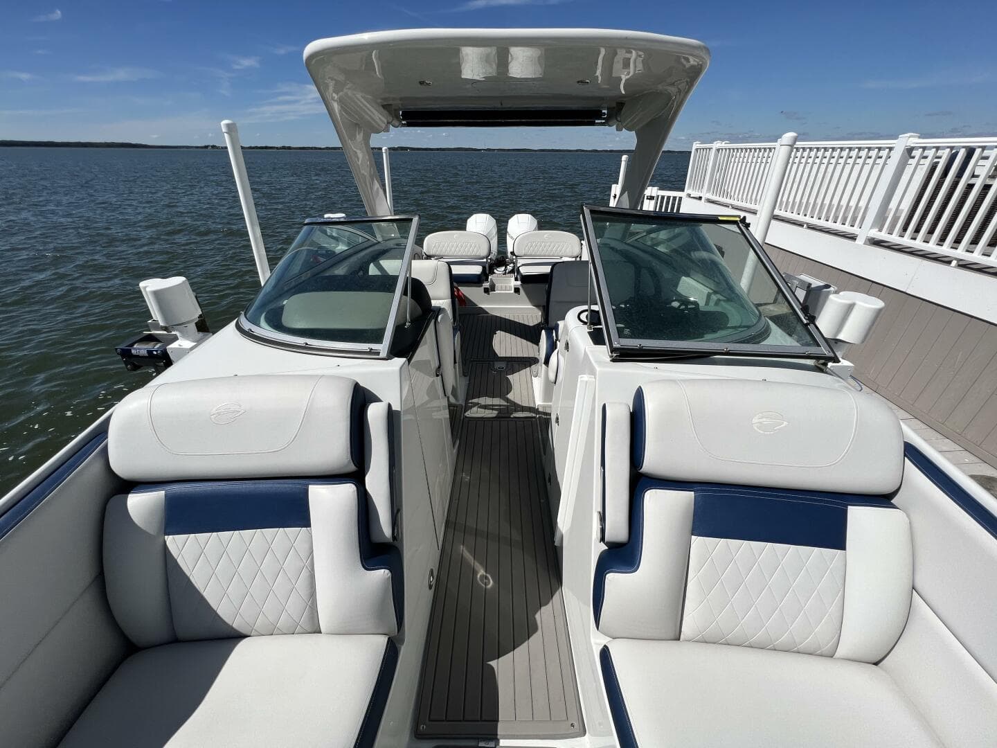2022 Crownline E305 Xs — photo 12