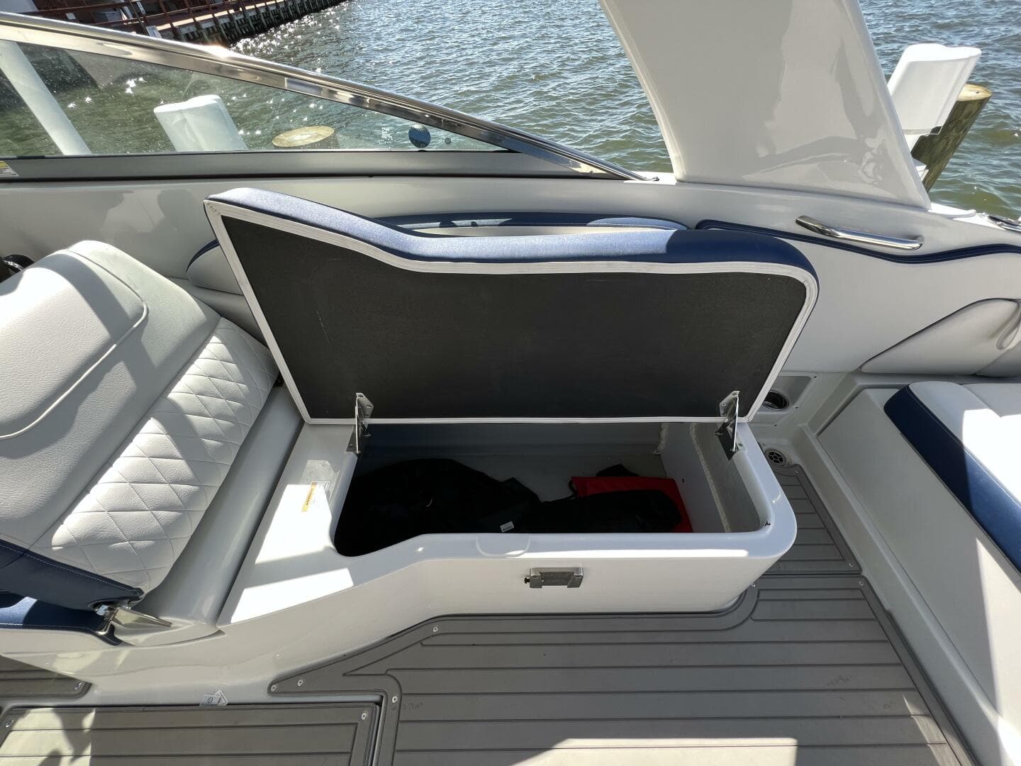 2022 Crownline E305 Xs — photo 23