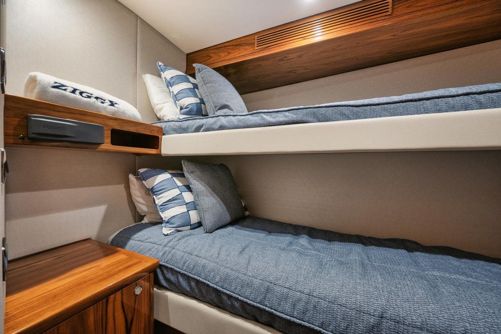 2020 Hatteras Convertible GT 59 — photo 11