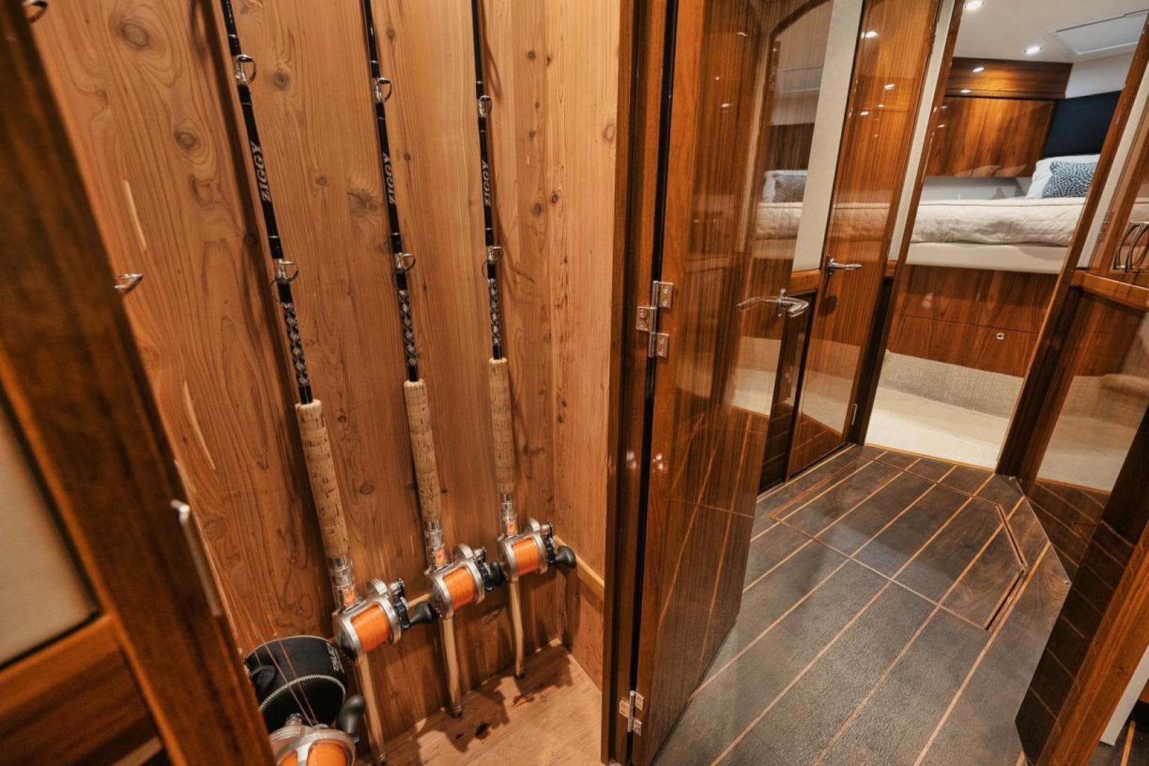 2020 Hatteras Convertible GT 59 — photo 15