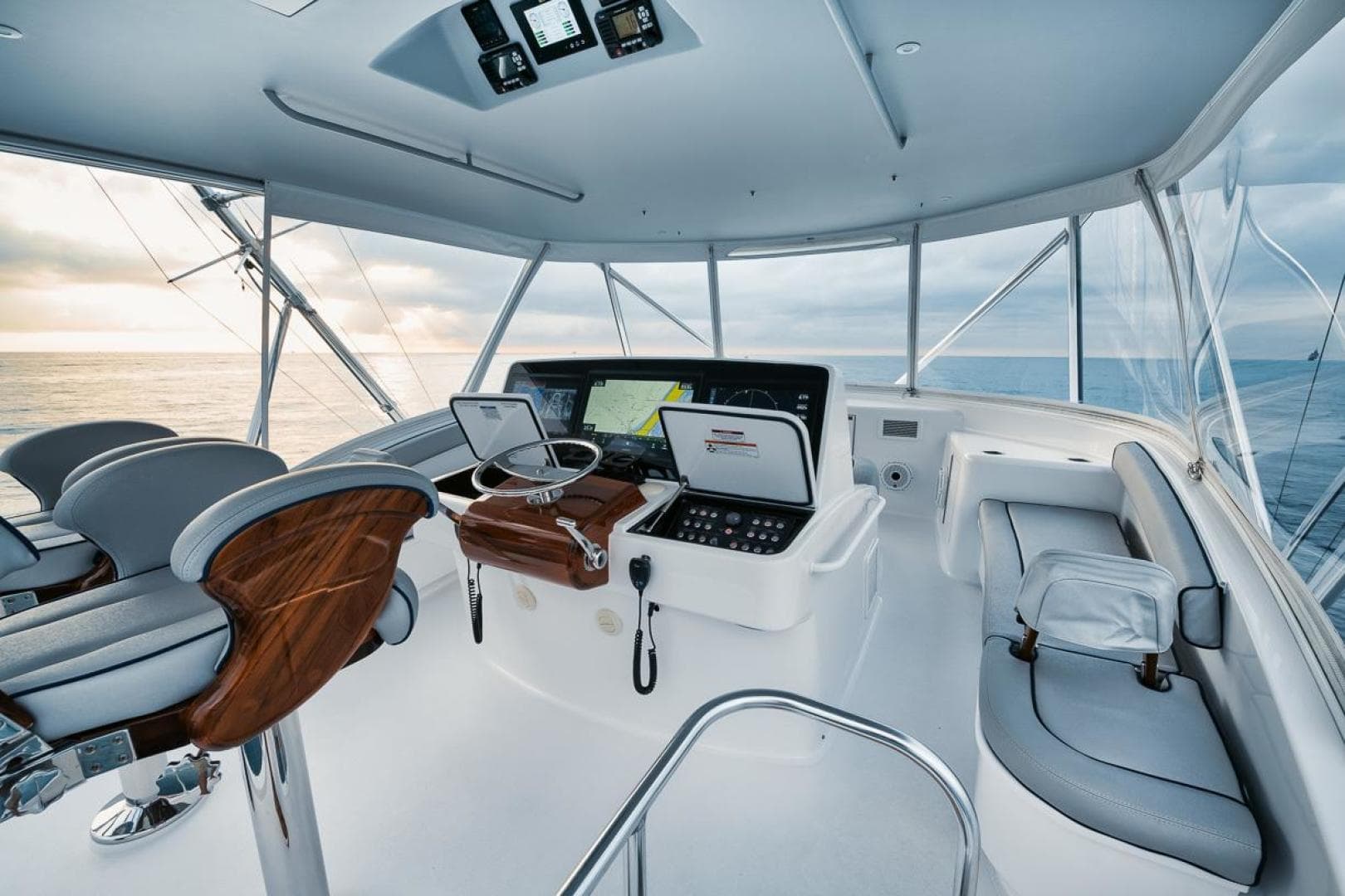 2020 Hatteras Convertible GT 59 — photo 23