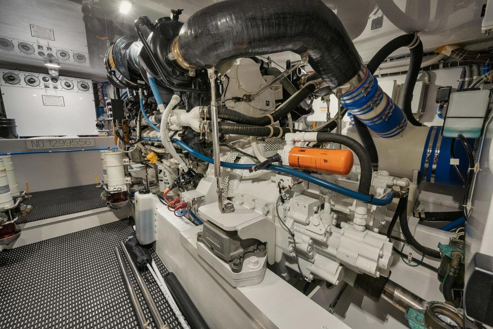 2020 Hatteras Convertible GT 59 — photo 35