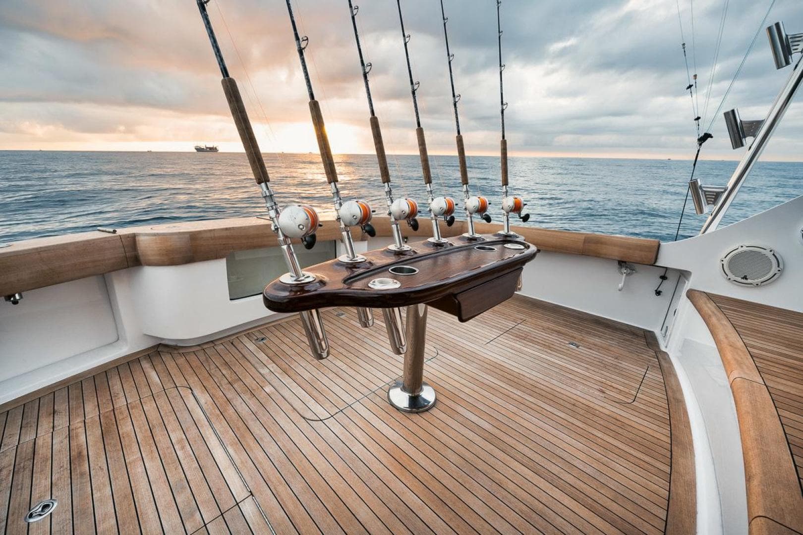 2020 Hatteras Convertible GT 59 — photo 18