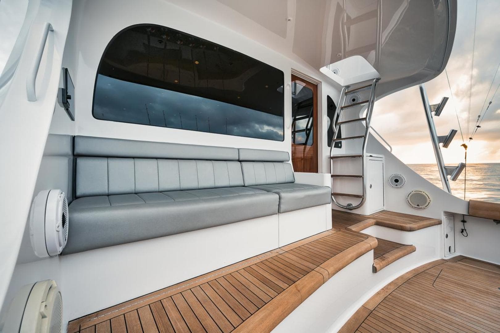 2020 Hatteras Convertible GT 59 — photo 21