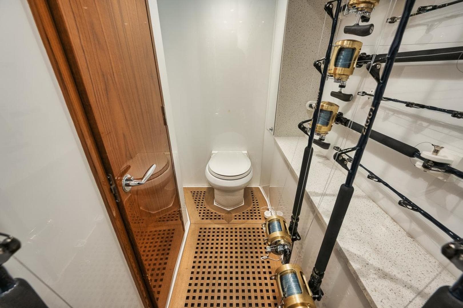 2020 Hatteras Convertible GT 59 — photo 16