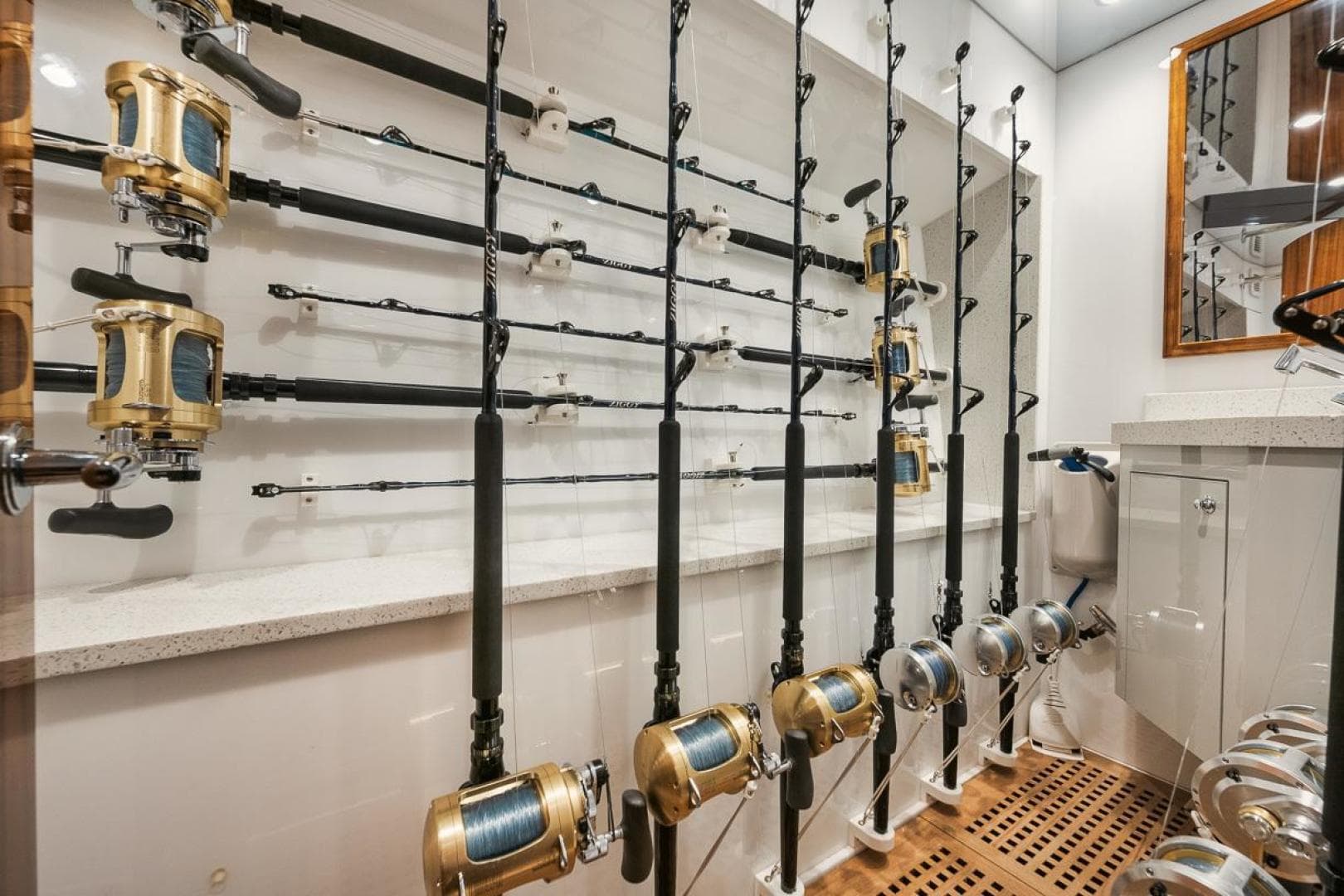 2020 Hatteras Convertible GT 59 — photo 7