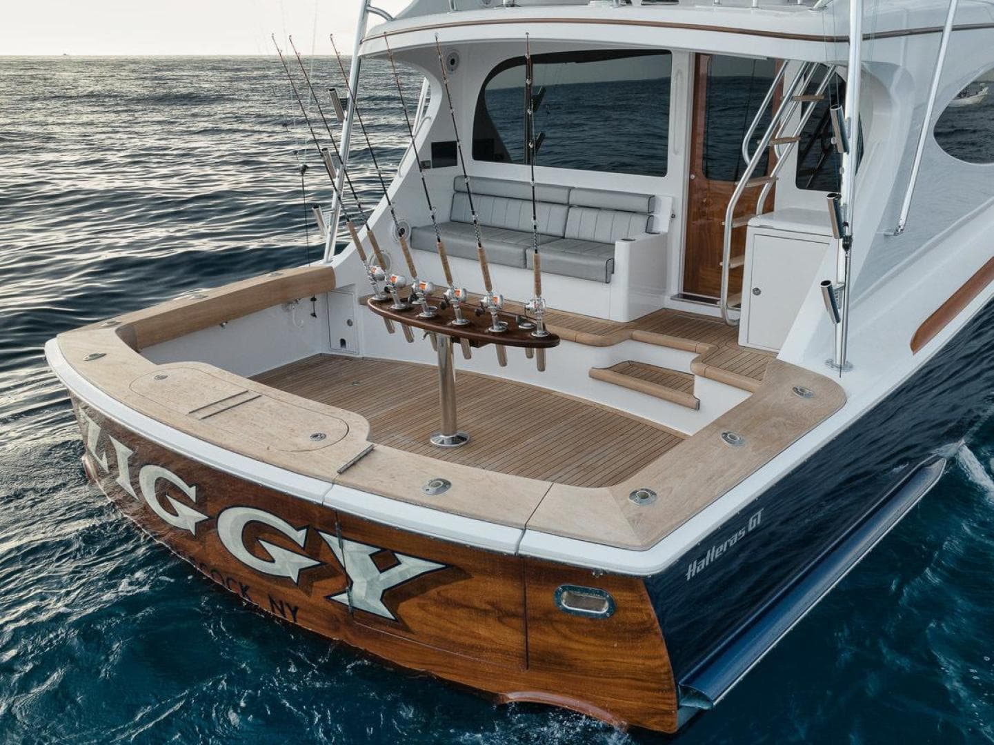 2020 Hatteras Convertible GT 59 — photo 38