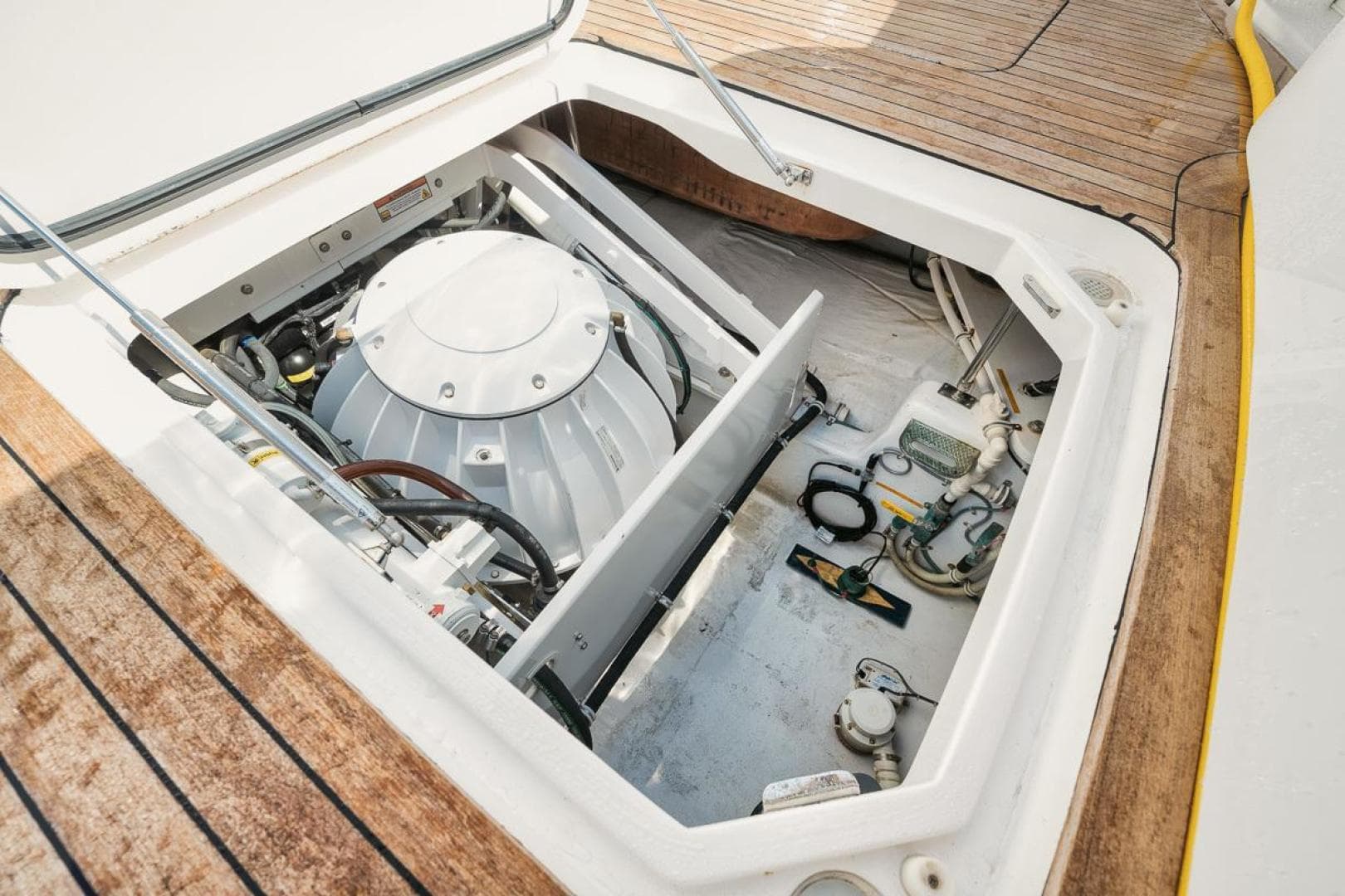 2020 Hatteras Convertible GT 59 — photo 17