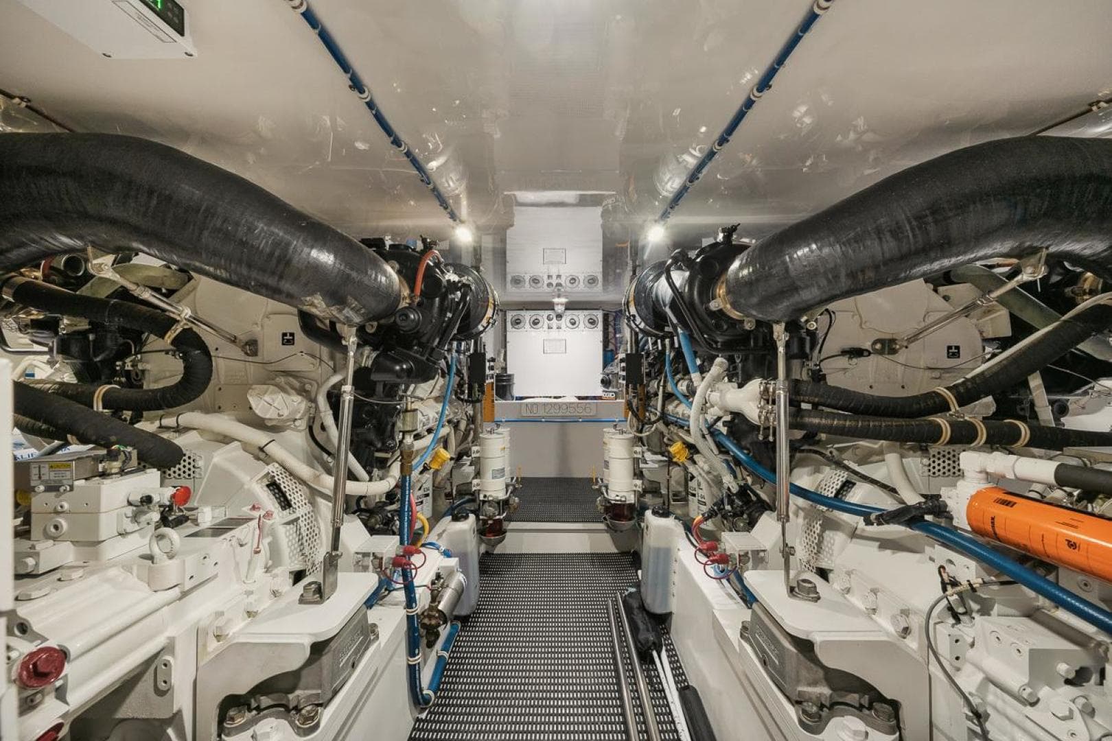 2020 Hatteras Convertible GT 59 — photo 32